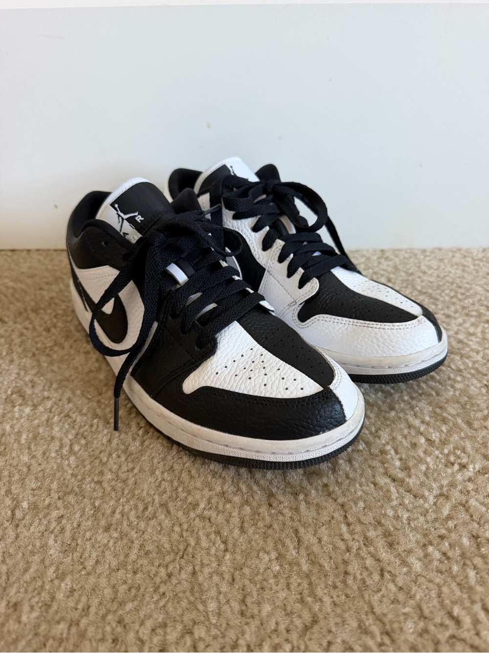 (WMNS) Air Jordan 1 Low SE 'Homage’ Black and White Low-Top Sneakers
